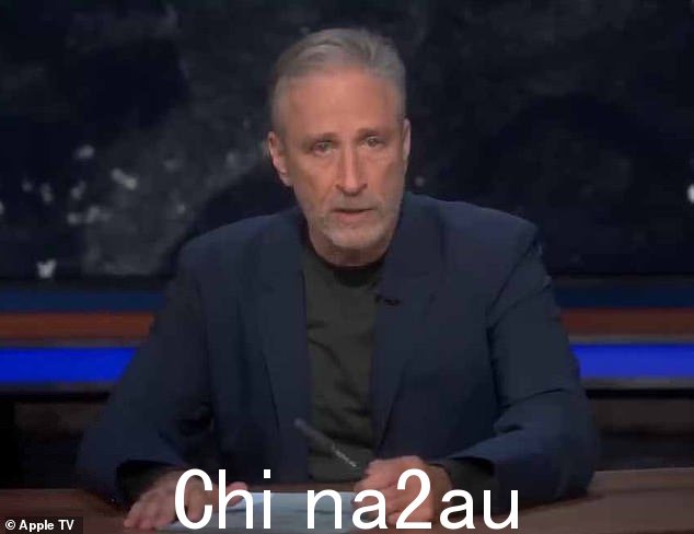 在第二季首播期间,《每日秀》前主持人为跨性别群体辩护