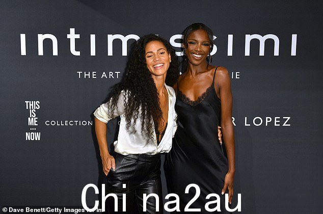发光:Vick 在活动中与 Leomie 摆出一场风暴的姿势,看起来很轰动