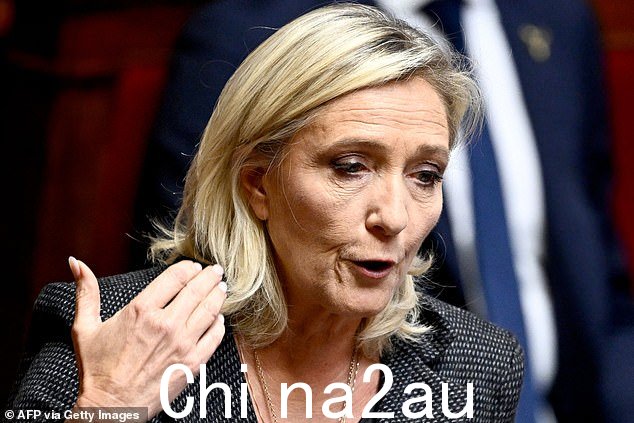 阿塔尔先生在确保在爱丽舍宫的席位之前面临两个对手,其中包括主要极右翼候选人马琳·勒庞