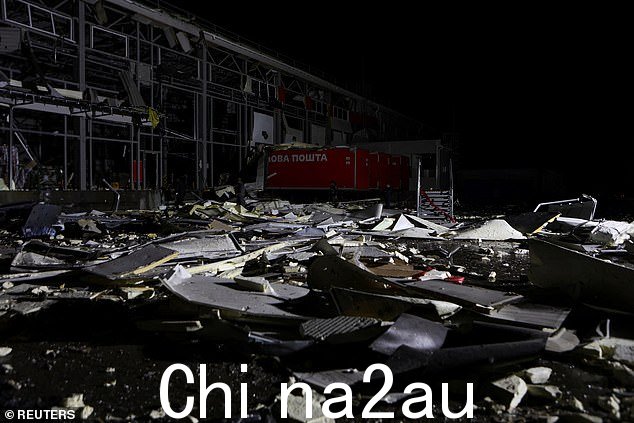 官员称,俄罗斯导弹袭击了乌克兰东北部哈尔科夫地区的一个邮局,造成至少 6 人死亡、14 人受伤
