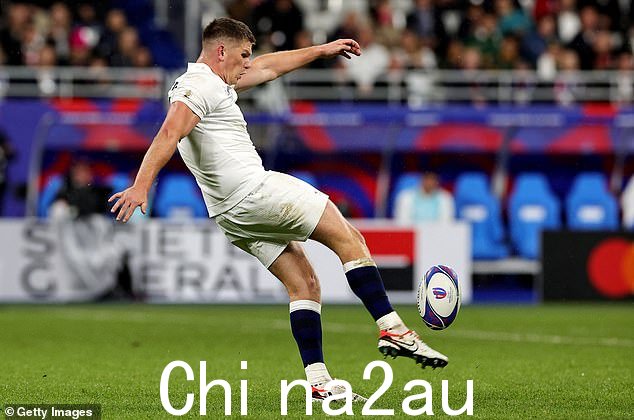 英格兰队队长欧文·法雷尔 (Owen Farrell) 打进四粒点球并丢球,在对阵跳羚队的紧张比赛中半场领先
