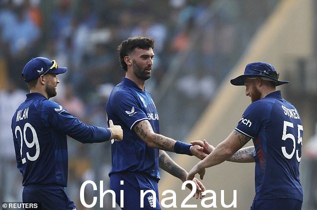 里斯·托普利 (Reece Topley) 因手指受伤而在治疗两侧为英格兰队拿下了三个三柱门