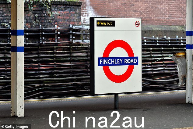 Finchley Road 站(如图)是众多可以轻松跨站台换乘的车站之一。从大都会线换乘 Jubilee 线时,您可以在这里进行换乘