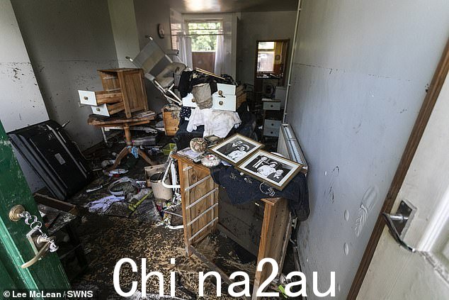 这位83岁的养老金领取者一生都住在街上,最终在年老时只能住在楼下