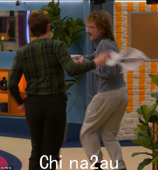 只是开玩笑?尽管乔丹与食物亨利的兄弟情谊不断增强,但乔丹与马蒂的关系越来越密切(乔丹(左)和马蒂(右)在周日的剧集中打架)