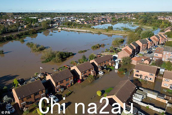 雷特福德洪水诺丁汉郡，巴贝特风暴袭击英国，造成大范围的洪水和大风。环境署警告称，由于巴贝风暴造成大范围破坏，主要河流的洪水可能会持续到周二，该风暴对一些地区构成“生命风险”。图片日期：2023 年 10 月 22 日星期日。PA 照片。请参阅 PA 故事 WEATHER Babet。照片来源应为：Joe Giddens/PA Wire