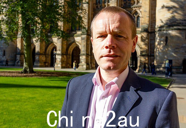 威利·斯图尔特教授领导了这项研究,分析了 34 名前橄榄球联盟球员