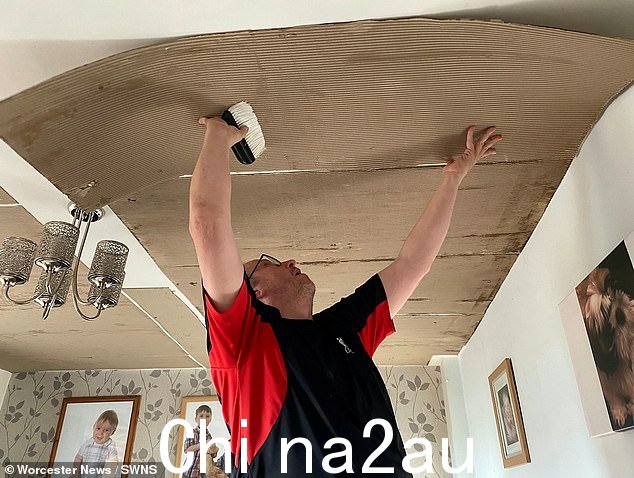 卡车司机表示,由于拥有该公寓的平台房屋协会未能修复供暖系统或提供足够的隔热材料,他被迫采取行动