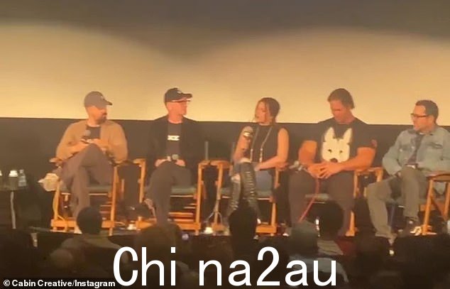 索恩说:“作为一名演员,我从八岁起就开始演戏,现在我已经 26 岁了,所以我一直在这样做,就像,我一生中美好而卑鄙的部分,我从来没有与一位导演合作过,我想,他的愿景如此之大,以至于无法将其放入剧本格式。它不能就这样放入此处,而且对我来说太有趣了。不管是不是故事板,你都明白我的意思了'