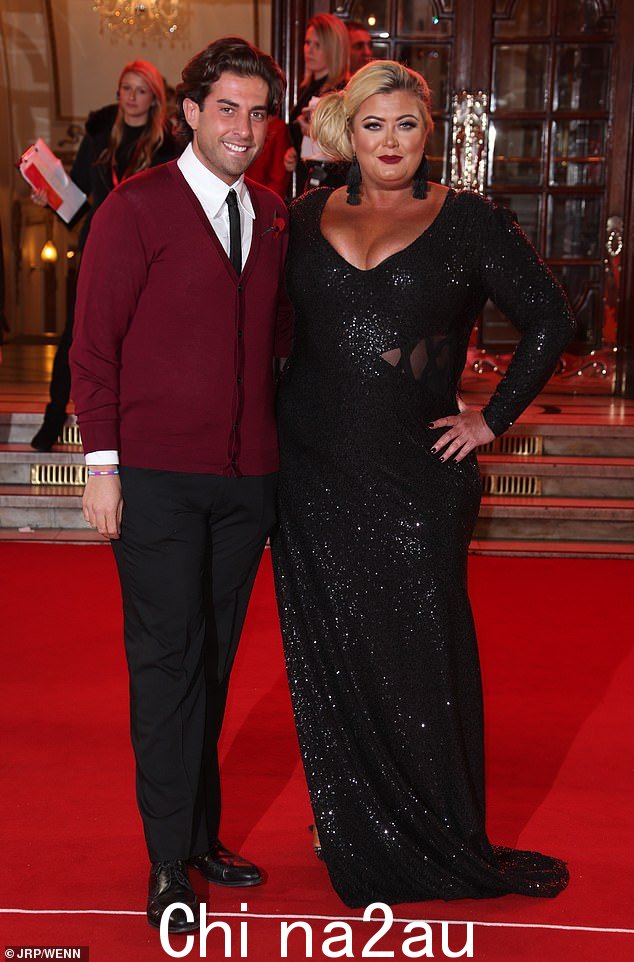 例如:自从詹姆斯与前 TOWIE 联合主演杰玛·柯林斯 (Gemma Collins) 动荡的恋情结束以来,斯特拉 (Stella) 是他约会的第一个人(2017 年合影)