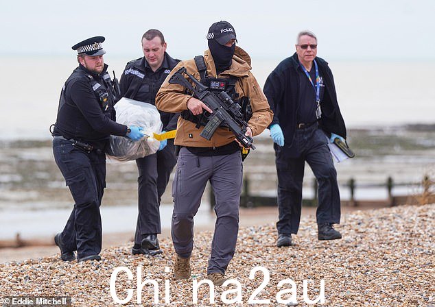 戈林:武装警察和海岸警卫队周一封锁了西萨塞克斯戈林的大片海岸
