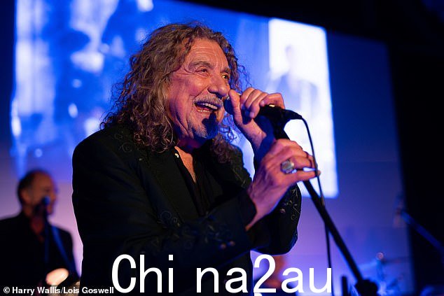 回归:Led Zeppelin 主唱罗伯特·普兰特 (Robert Plant) 近 20 年来首次演唱了乐队最著名的歌曲 - 天国的阶梯 (Stairway to Heaven)
