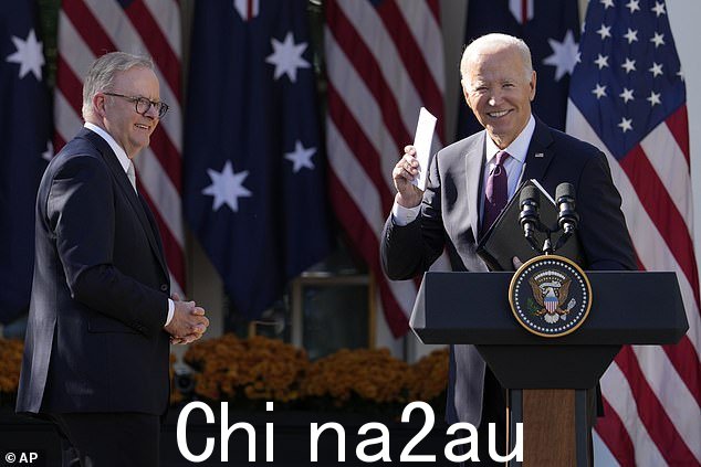 美国总统乔·拜登和澳大利亚总理安东尼·阿尔巴内塞在华盛顿举行的新闻发布会上在白宫玫瑰园发表讲话后结束