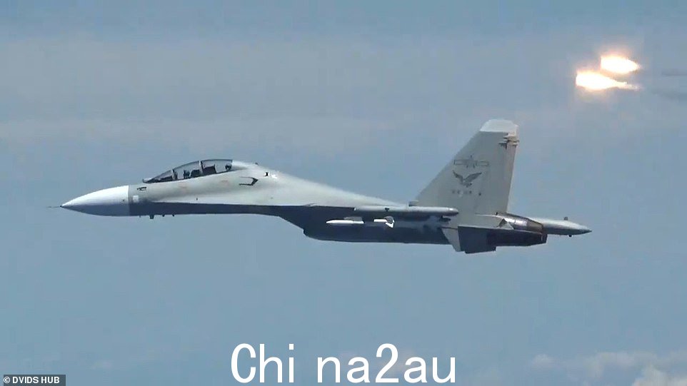 7 月 12 日的一段令人震惊的视频显示,一架中国人民解放军战斗机在东海上空距离一架美国飞机仅 900 英尺处发射了 8 个照明弹。 7 月 7 日拍摄的另一段视频显示,一架中国飞机在南海上空盘旋,距一架美国战斗机仅 20 英尺。同样,2 月 15 日拍摄的一段视频显示,一架中国飞机距离飞机仅 70 英尺。飞机距离如此之近,美国飞行员能够清楚地拍摄到中国飞行员。最明目张胆的事件之一发生在 6 月 22 日,一架中国喷气式飞机向一名美国飞行员“亮出武器”,然后通过无线电对他们咒骂。” class=