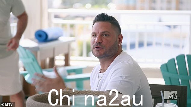 很长一段时间:'我想我会单身罗尼很长一段时间,'罗尼说