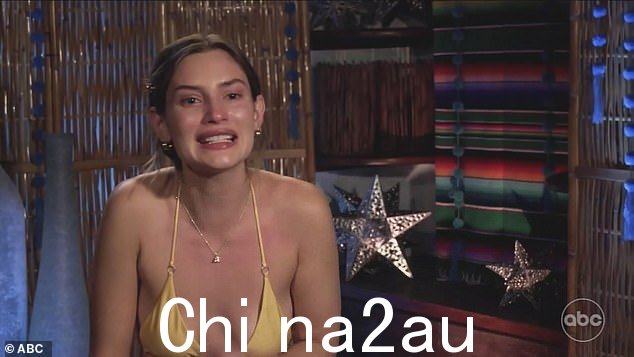 Meltdown: Kat Izzo 在周四 ABC 两小时的《Bachelor In Paradise》剧集中,当 Tanner Courted 在她 27 岁生日那天与其他人约会时,她经历了一场史诗般的崩溃