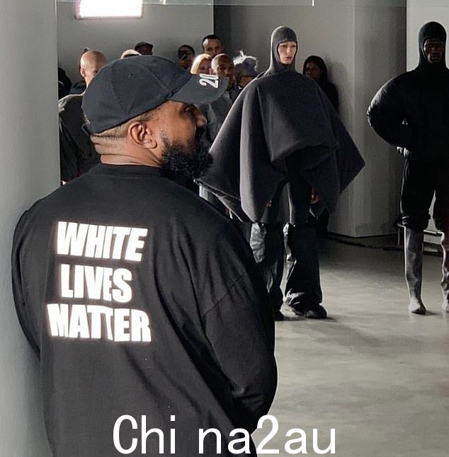 自从去年 West 在巴黎时装周活动中被拍到穿着白色 Live Matter 衬衫以来,他面临着一系列争议