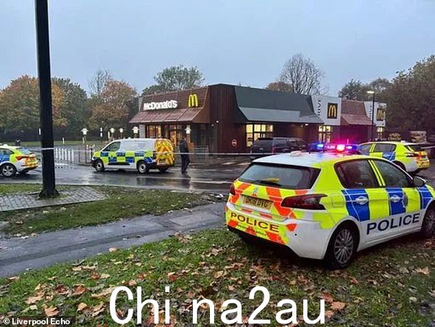 周四,利物浦沃尔顿麦当劳外的警察,昨天一名男子“自焚”,今天不幸身亡” class=