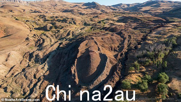 在土耳其挖掘地质构造的团队拥有老化的岩石和土壤样本,他们认为其中包含船只的废墟,这使得该地点与圣经中 5000 年前大洪水的时间相同