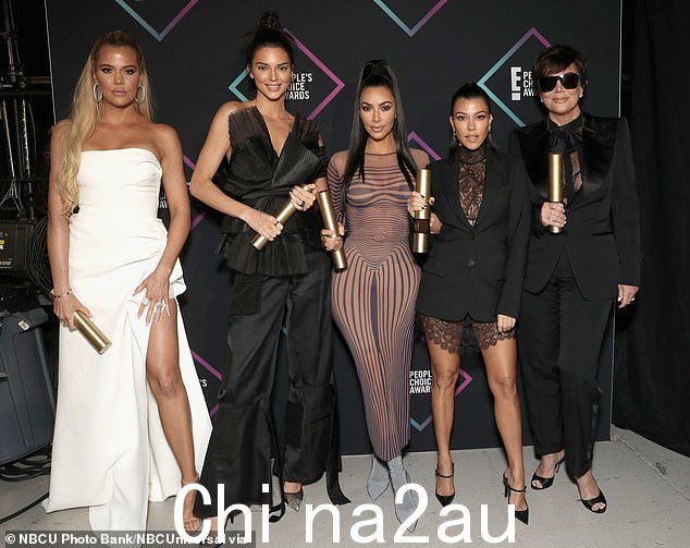 卡戴珊-Jenner 的真人秀电视连续剧《与卡戴珊姐妹同行》让他们的事业一飞冲天,在连续 13 年之后于去年 6 月结束了第 20 季,也是最后一季