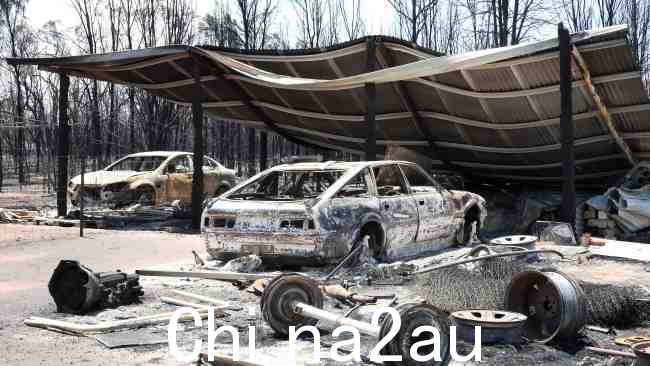 A房子和他们的两辆车被毁的财产。图片：Liam Kidston