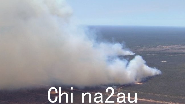 疲惫的昆士兰消防队员将尝试利用凉爽的天气周六,全州约 60 处丛林大火继续燃烧。图片:9News