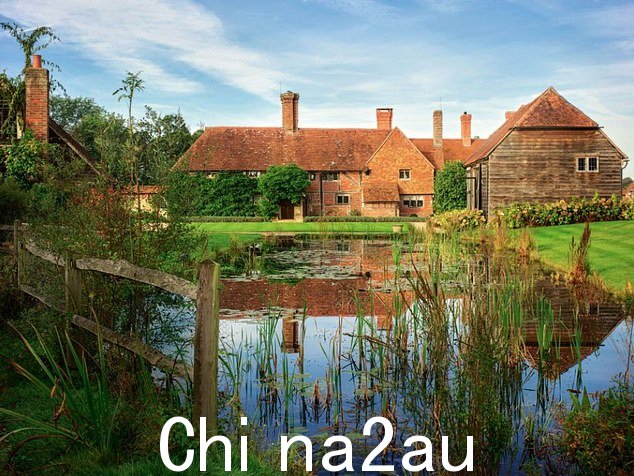 Overli 先生位于萨里郡 Willards 农场的价值 300 万英镑的住宅,Polonchuk 女士作为难民搬到了这里