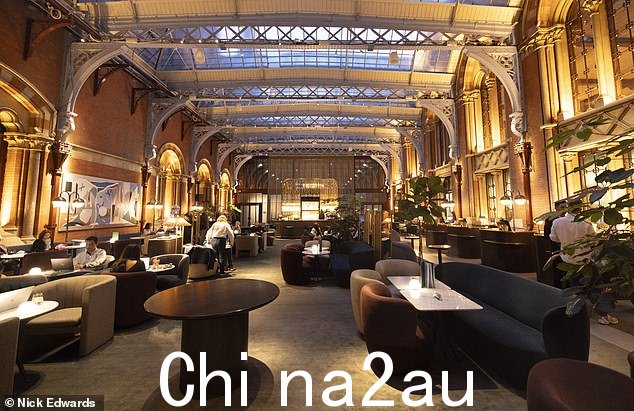 这家豪华五星级酒店也深受名人、政客和商业大亨的青睐