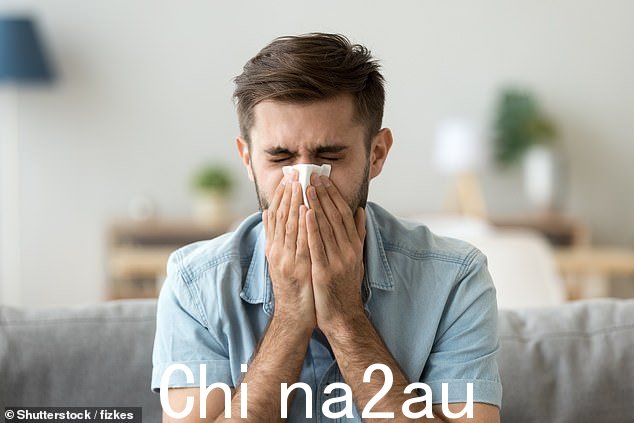一次擤一个鼻孔是消除流鼻涕的建议方法,而不是用力擤两个鼻孔