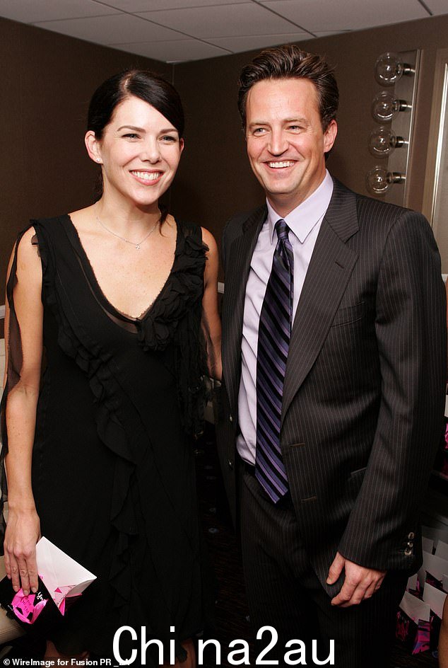 短暂的恋情:2008 年,他曾与《吉尔莫女孩》(Gilmore Girls) 明星劳伦·格雷厄姆 (Lauren Graham) 短暂交往过,几个月后两人就分手了