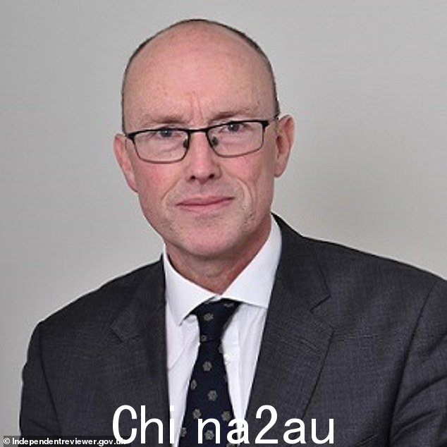 Jonathan Hall KC(如图)上周表示,可能会‘暗示’支持恐怖主义的新罪行” class=