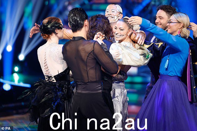 Zara 说:“我的参赛者伙伴们都太不可思议了。这是最奇妙的经历。我不敢相信一切都结束了,但我每周都会精神饱满地在这里支持他们