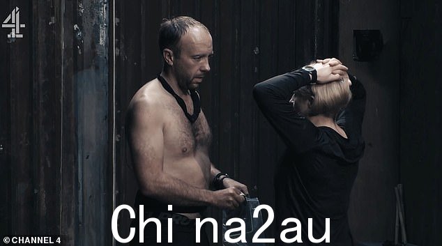 赤裸上身:在这一集的其他地方看到赤裸上身的马特被一个长得很像莉兹·特鲁斯的人审问,这将在周一晚上继续