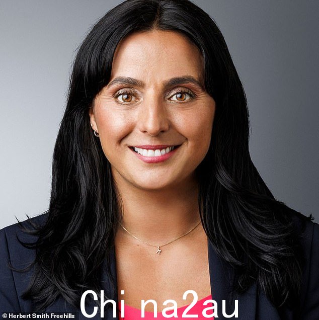 赫伯特·史密斯·弗里希尔斯 (Herbert Smith Freehills) 的娜塔莉·加斯帕 (Natalie Gaspar)(如图)表示,试图坚持全面重返办公室的公司遇到了“巨大的阻力”” class=