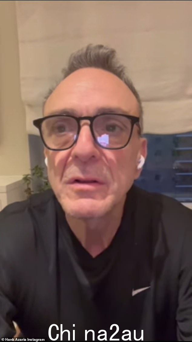 开放:马修·佩里不幸去世的消息传出后一天,他的一位老朋友汉克·阿扎里亚就开放了