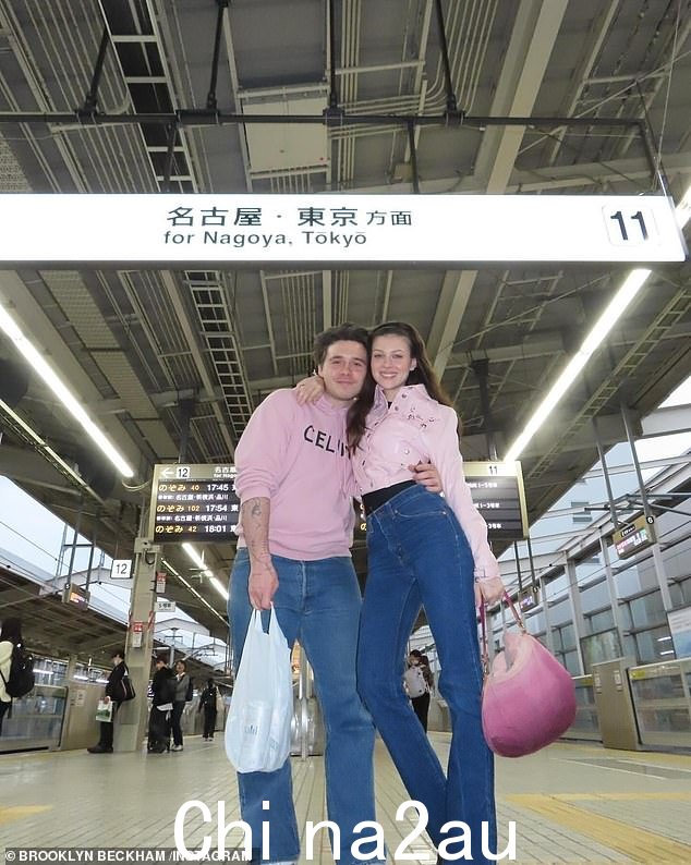 '你完成了我的生活':这位 24 岁的前模特对他 28 岁的妻子 Nicola 滔滔不绝,他写下了一段非常衷心的标题,感谢他的另一半,并附上了两张照片