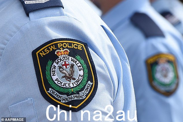 在距离悉尼西北约三小时车程的猎人谷地区的煤矿小镇莫斯韦尔布鲁克 (Muswellbrook) 发现了一具女性尸体。图中为新南威尔士州警察