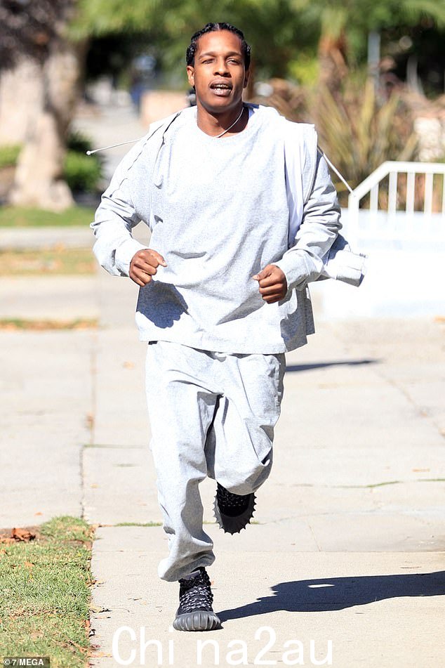 晨跑:35 岁的 A$AP Rocky 周一早上被发现在比佛利山庄慢跑