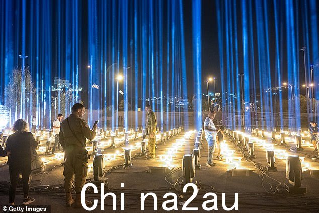 据报道,官员将根据返回的人质数量调整灯光数量和照明持续时间