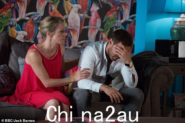 恐怖:演员以其恐怖故事情节而闻名,七年前,他的角色迪恩强奸了琳达·卡特(凯莉·布莱特饰)(摄于 2014 年)