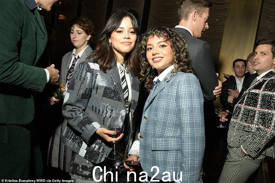 可爱的拉丁裔:阿迪达斯品牌大使还在时尚庆典上与罗莎琳 (Rosaline) 女演员伊莎贝拉·默塞德 (Isabela Merced) 见面
