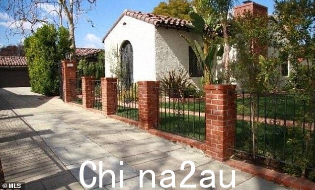 奥克塔维亚·斯宾塞 (Octavia Spencer) 于 2013 年以 841,500 美元的价格在托卢卡湖 (Toluca Lake) 购买了她 1927 年西班牙风格的房屋(如图)。这套三卧室、两浴室的房产充满魅力,其中包括一个幽灵