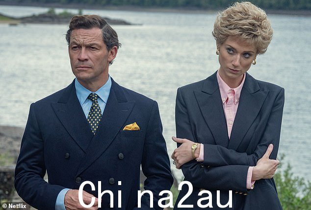 多米尼克·韦斯特 (Dominic West) 在 Netflix 的《王冠》第五季中饰演查尔斯 (Charles) 和伊丽莎白·德比茨基 (Elizabeth Debicki) 饰演戴安娜 (Diana)