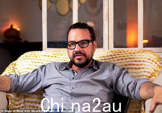 Christopher 在 2022 年的一集中与播客“State of Mind”的主持人 Maurice Bernard 以及他在 General Hospital 的剧组成员进行了交谈,谈论了他在 2022 年的一集中与酒瘾的斗争以及他如何在 9 岁时第一次喝酒” class=