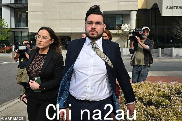 前自由党工作人员布鲁斯·莱尔曼(如图)在布列塔尼·希金斯对他当前的法庭案件发表评论后正在考虑法律选择