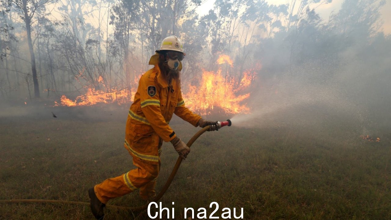 观看并采取火灾警报昆士兰州各地