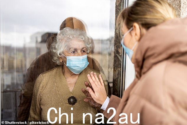 记忆和认知功能(例如决策和解决问题)水平在大流行期间下降得更快。专家表示,这很可能是由于疫情加剧的因素造成的,例如运动不足、饮酒过多,以及孤独和抑郁