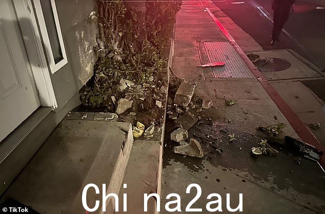 Beador 在 9 月份醉酒驾驶时撞上纽波特海滩一处房屋后对房屋造成的损坏