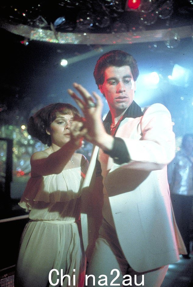 迪斯科地狱:这部音乐剧讲述了 19 岁工人阶级托尼·马内罗 (Tony Manero) 的故事,他通过在当地迪斯科舞厅度过周末来逃避严酷的生活现实