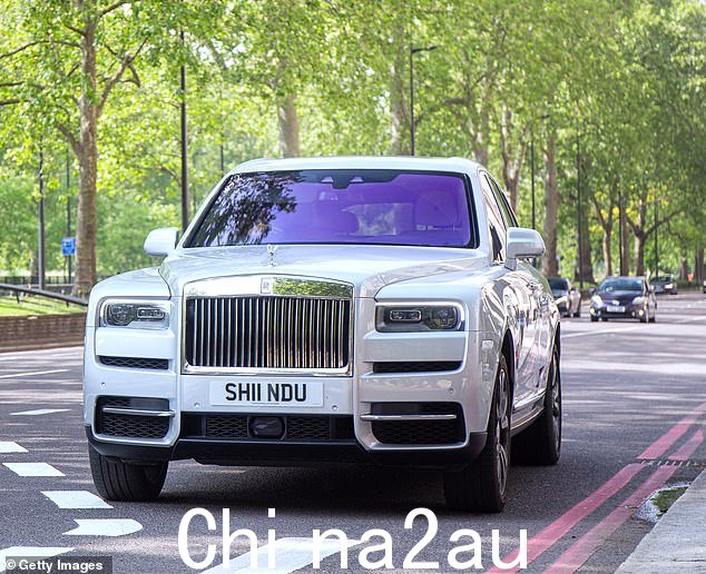 不付钱,不开车:Kroy 的付款非常迟缓。据报道,自 2022 年 9 月以来,他就没有为自己的汽车开过支票,而且由于付款超过 5,000 美元,这肯定已经增加了每月。这意味着他现在欠债超过 190,000 美元;stock photo